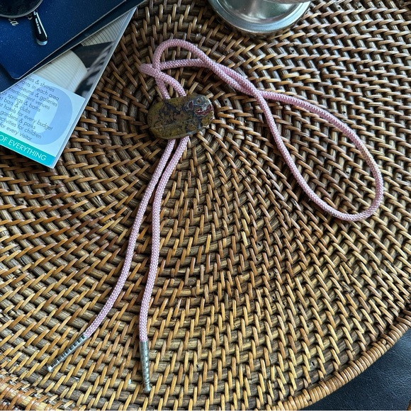 Vintage Tumbled Ornamental Tan Red Dragon Oval Stone Handcrafted Bolo Tie - Picture 4 of 5